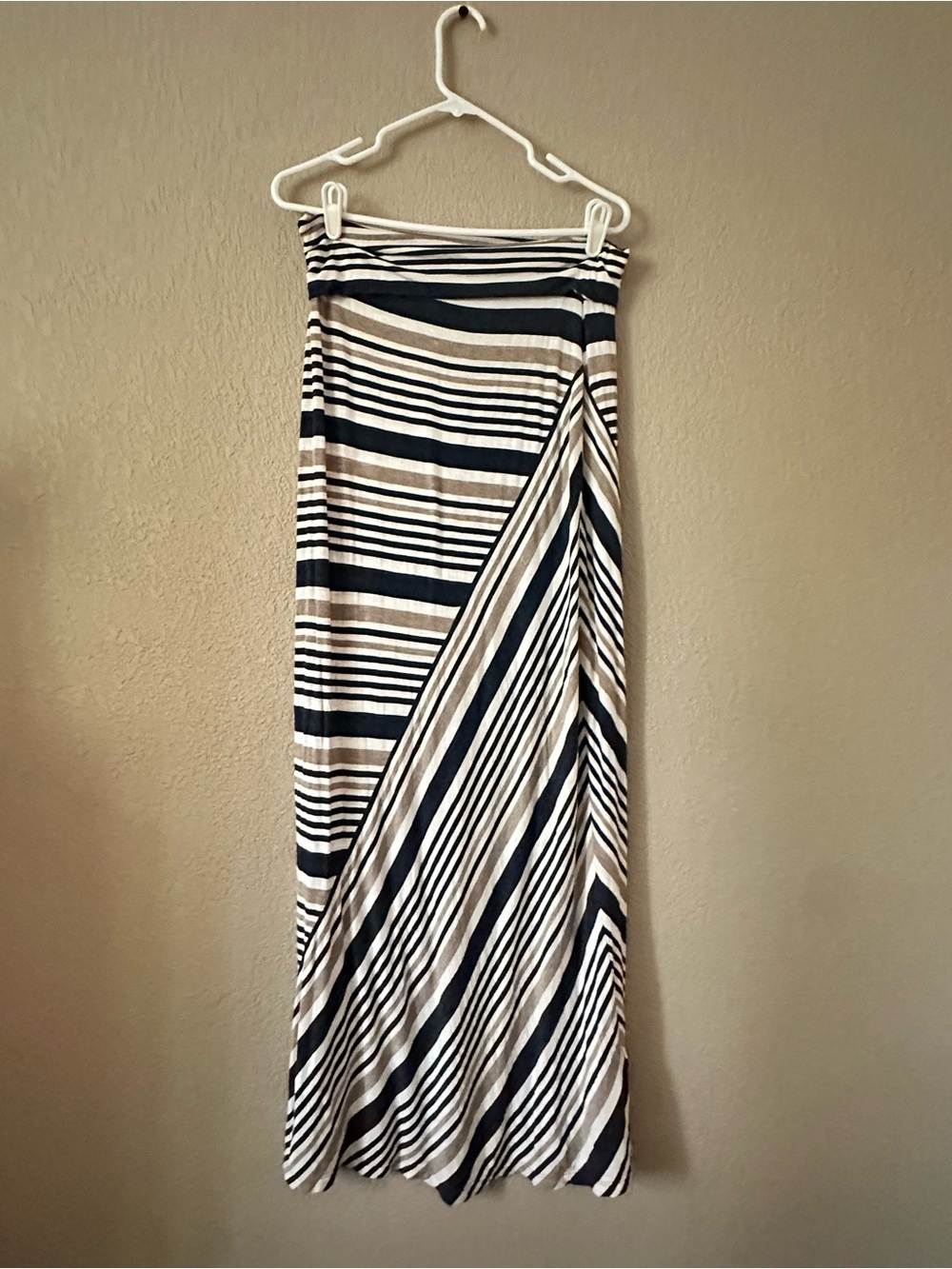 Max Studio Y2K Navy and Cream Striped Maxi Skirt Size S